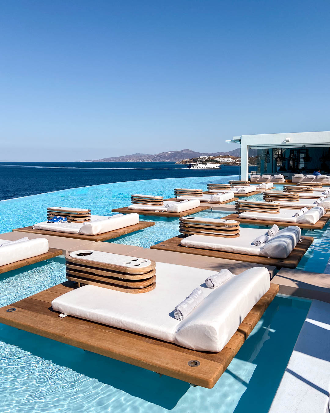 10 Best Luxury Hotels In Mykonos And Santorini • We Love Our Life